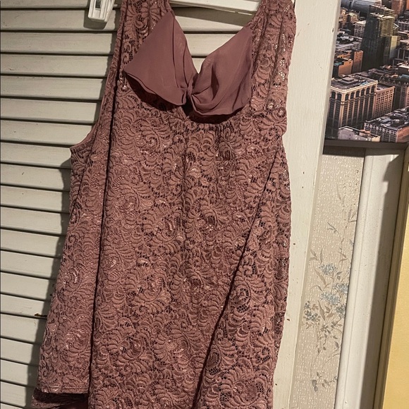 Lace Overlay Tank Top in Mauve - Picture 2 of 3
